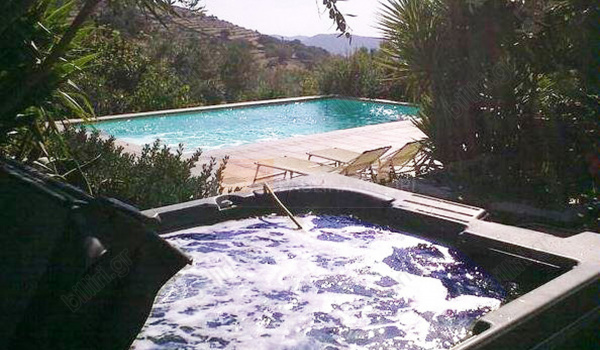 Πισίνα - Swimming pool